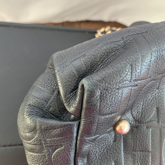 SOLD🤩Carolina Herrera Embossed Leather Bow Bucket - Picture 7 of 8